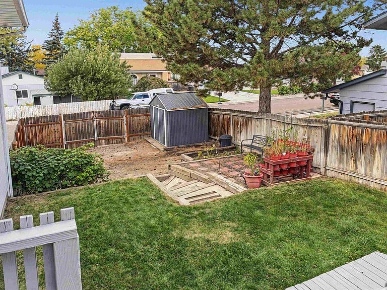 1630 Golden Gate St photo 2