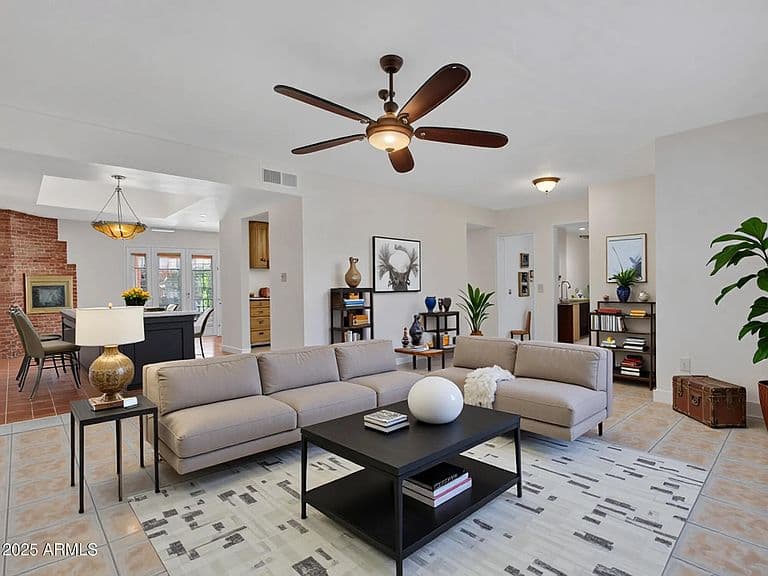 5541 W Crocus Dr photo 1