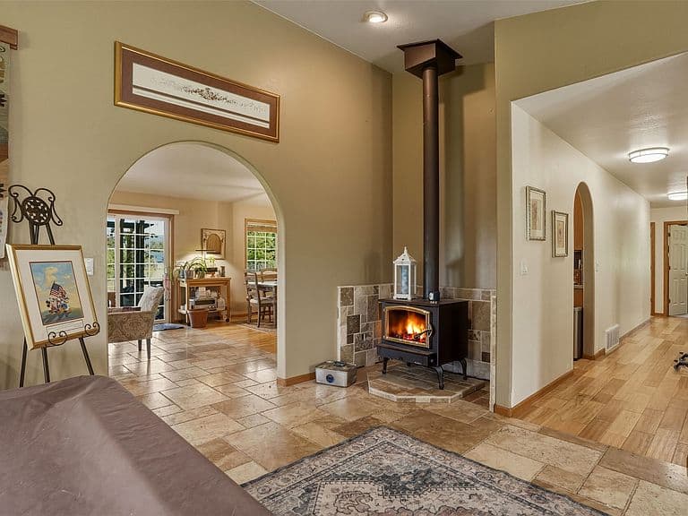 155 Edens Ln photo 5