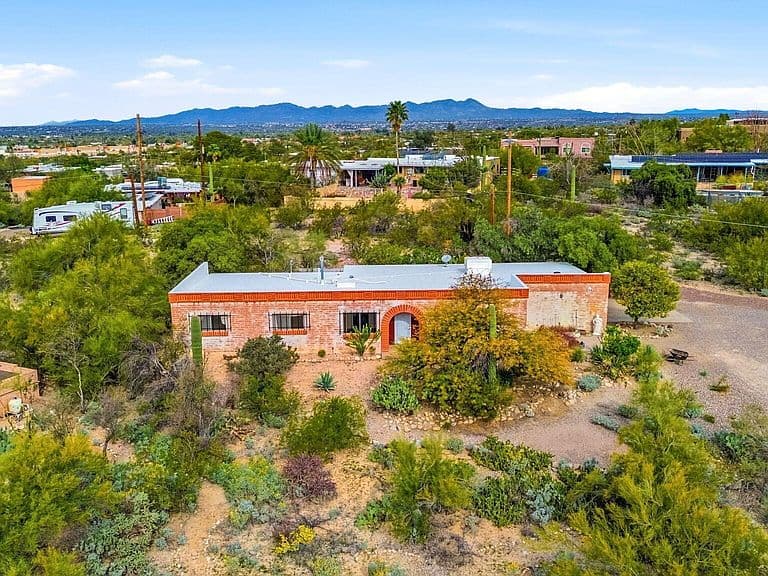 7643 N Andover Dr photo 3