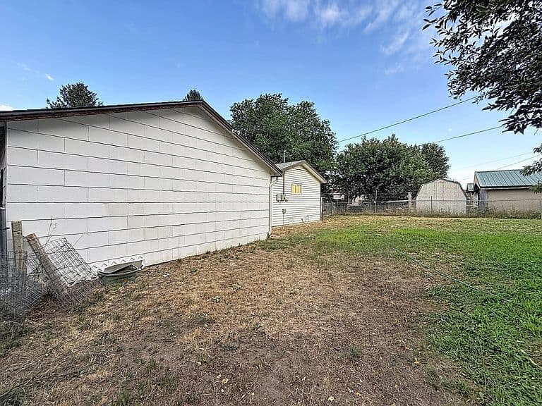 872 N Adams Ave photo 5