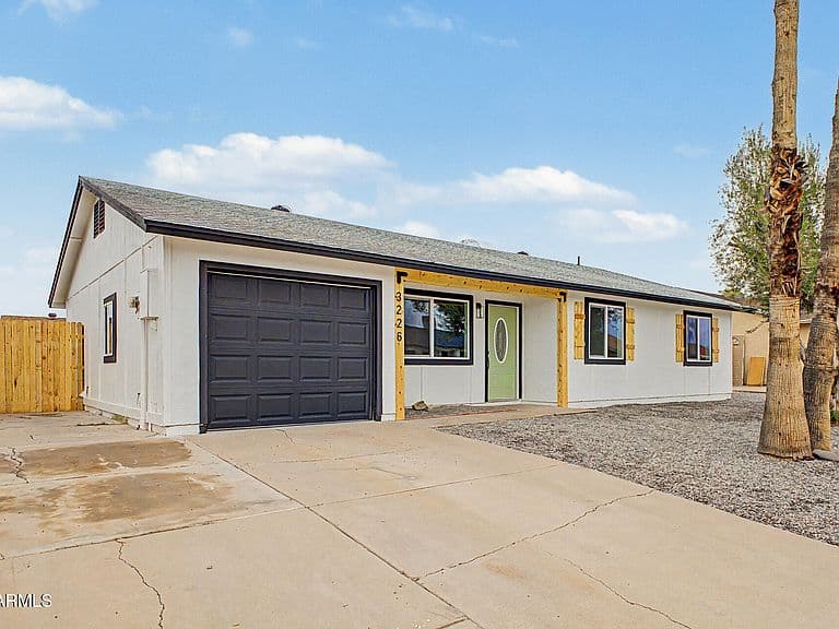 3226 W LIBBY Street photo 2