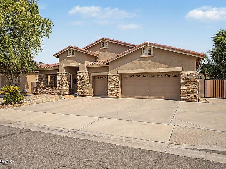 870 E LYNX Way photo 2