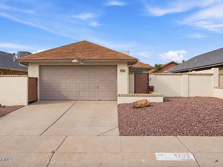 1732 E VILLA MARIA Drive photo 2