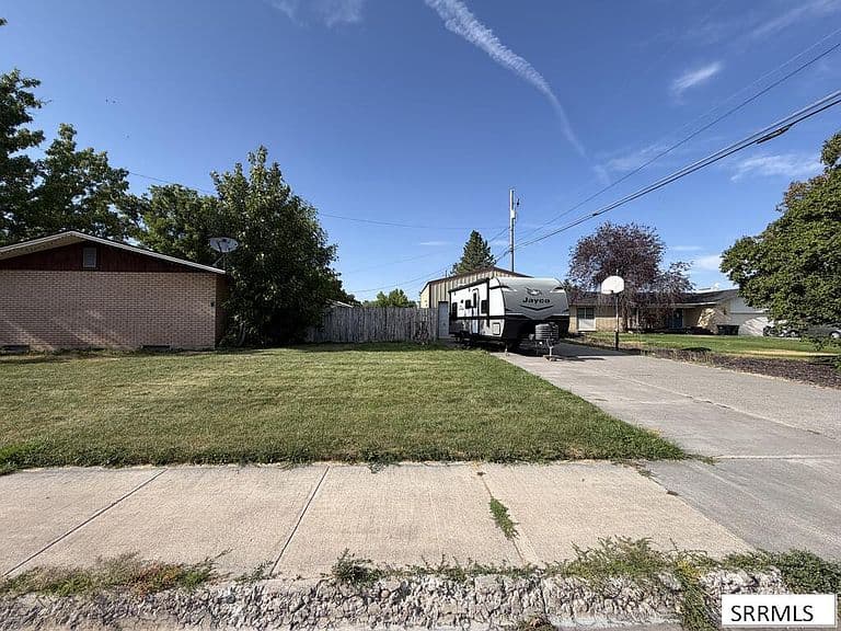 676 Davidson Dr photo 4