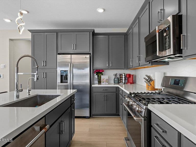 733 E LARK Street #202 photo 5