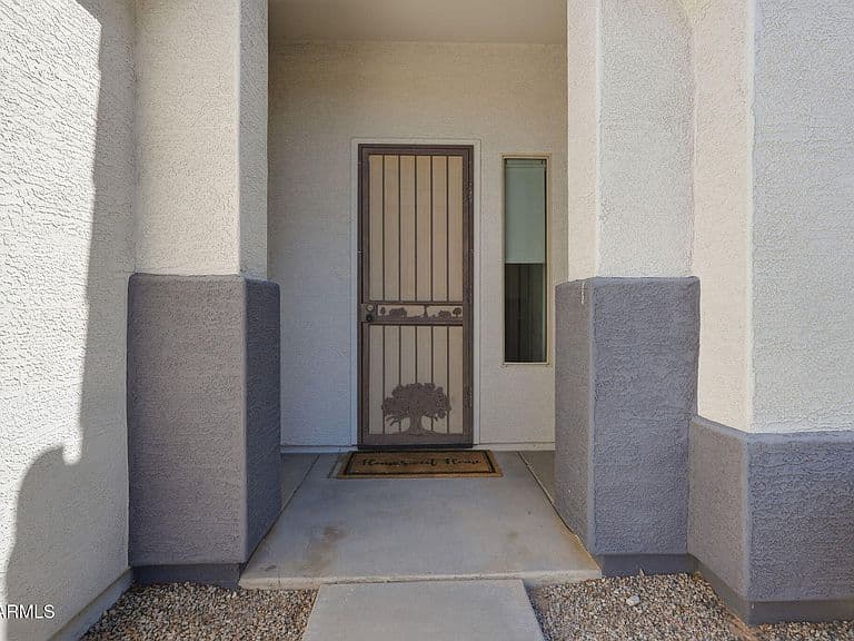 1630 W PAISLEY Drive photo 4
