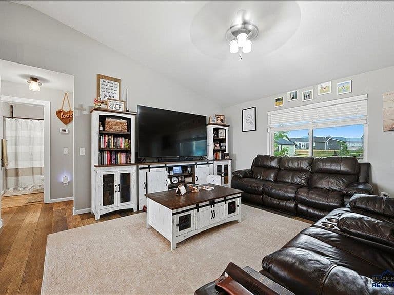 2238 Suntory Ave photo 3