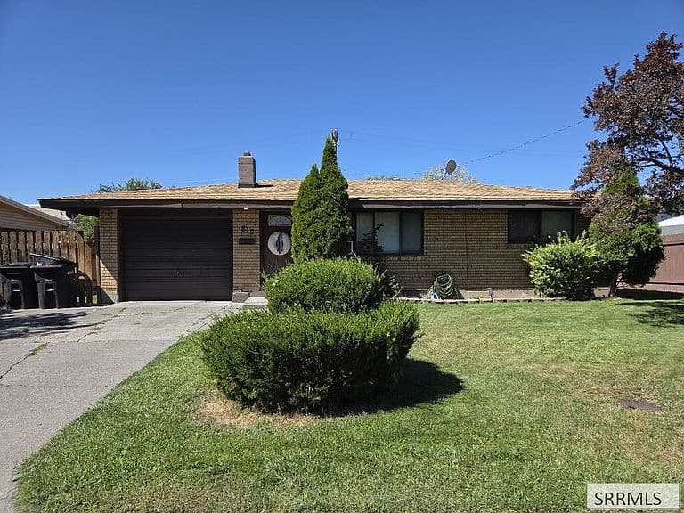 1810 S Falcon Dr photo 1