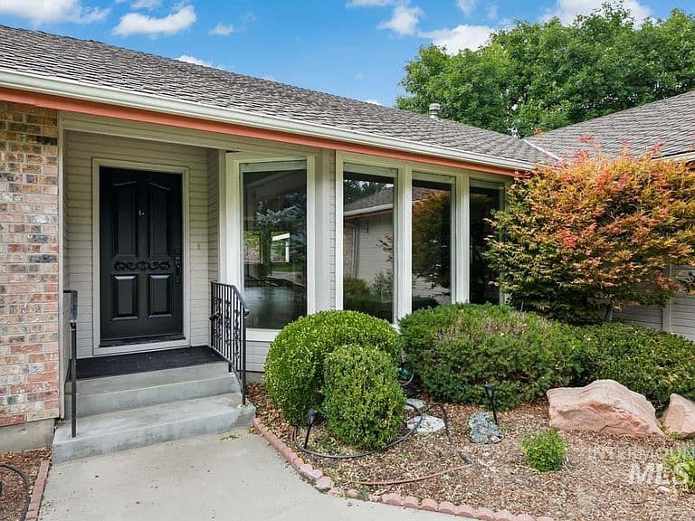 3605 S Crosspoint Ave photo 2