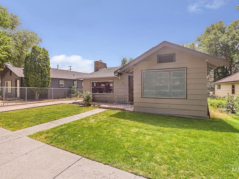 325 E Avenue D photo 4