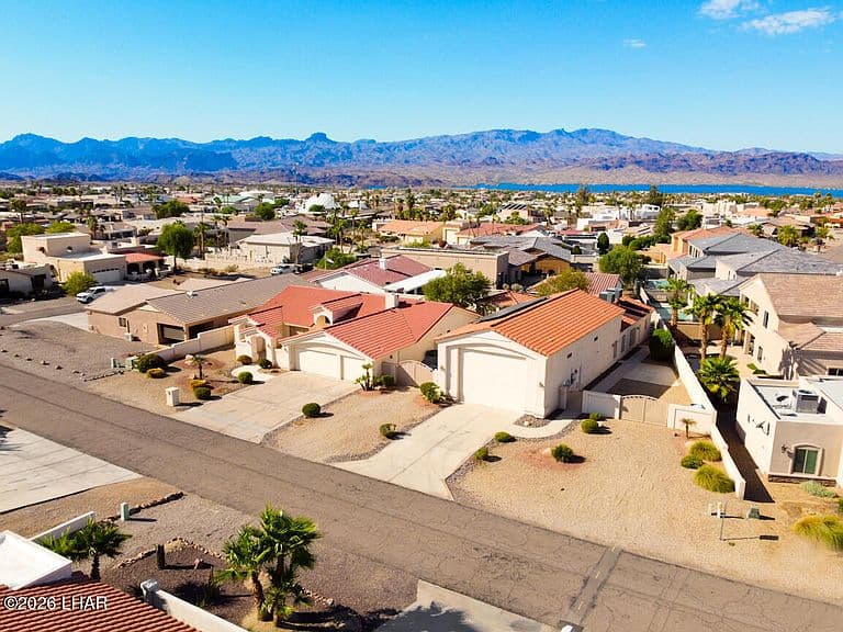 677 Avenida Laredo photo 2