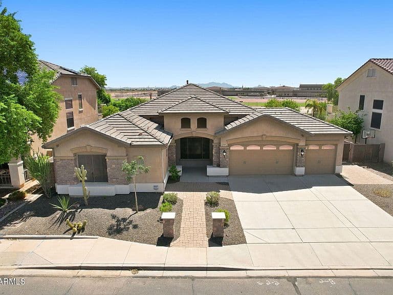 3010 N SUMMER Lane photo 1