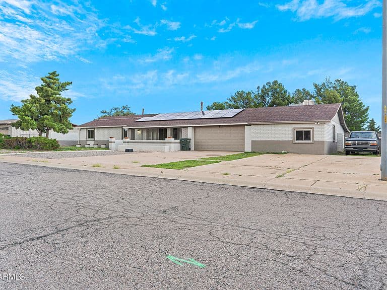 1931 E CRISTINA Avenue photo 4