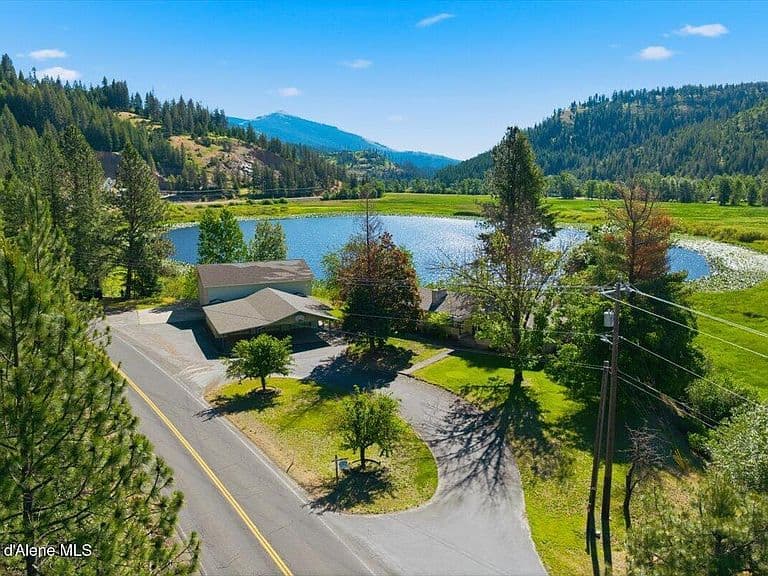 2035 Saint Joe River Rd photo 1