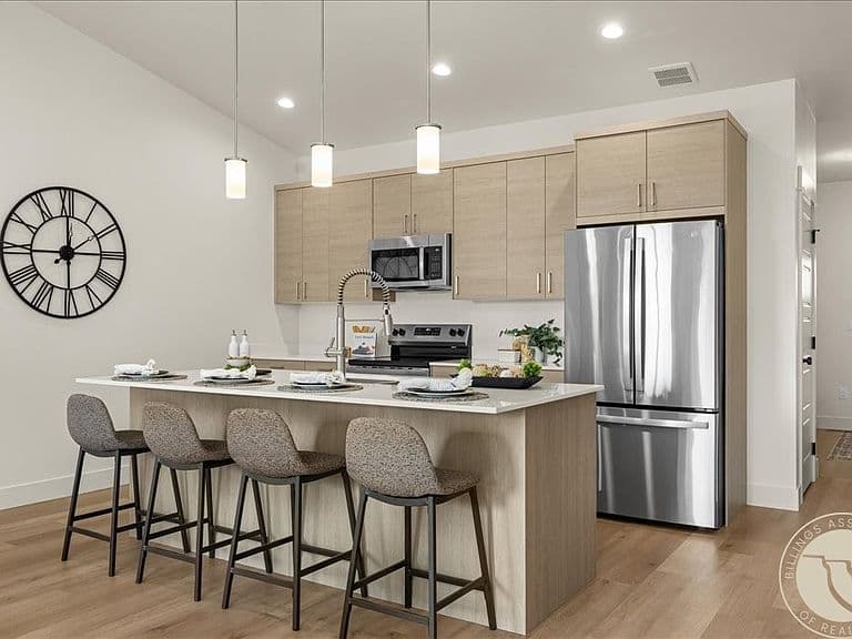 608 N Great Northern photo 5