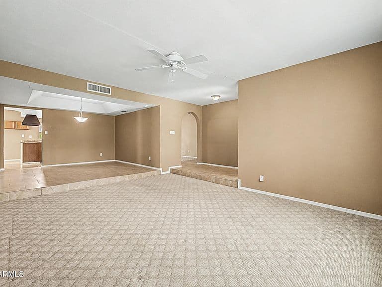 1048 W NIDO Avenue photo 4