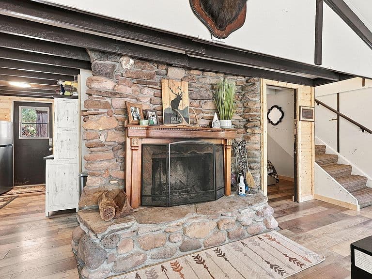 1092 W Paint Pony Dr photo 2