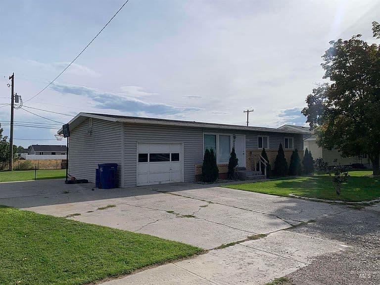 917 15th Dr photo 2