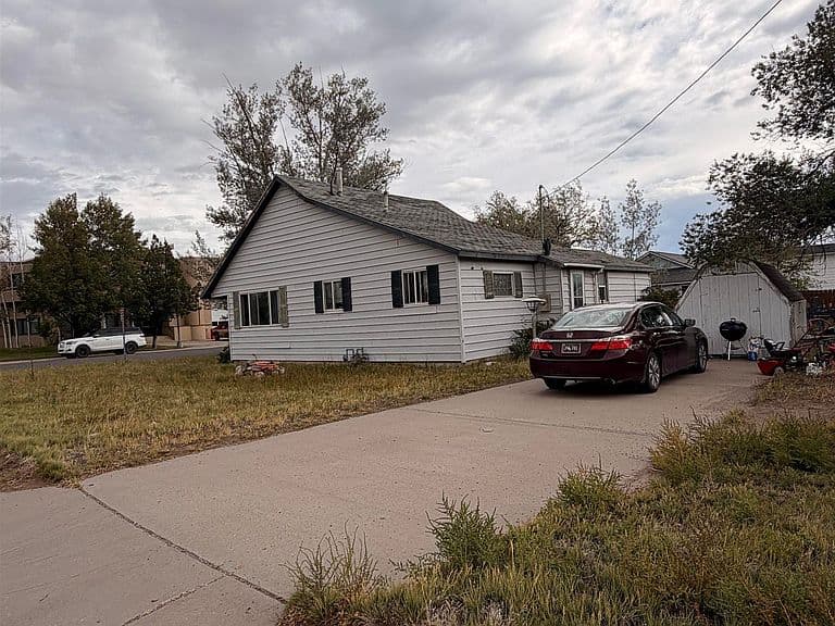 104 E Lincoln St photo 2