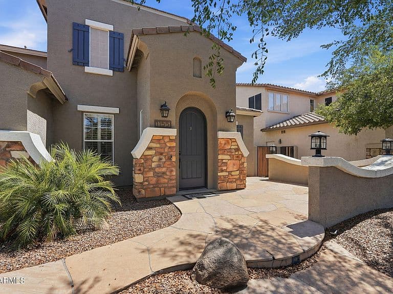 1155 W LAREDO Avenue photo 2