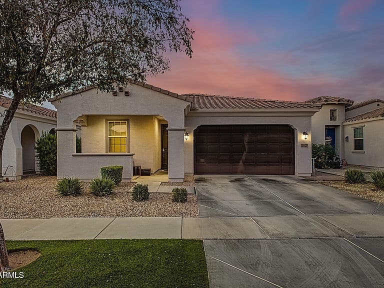 2820 E SUNLAND Avenue photo 2