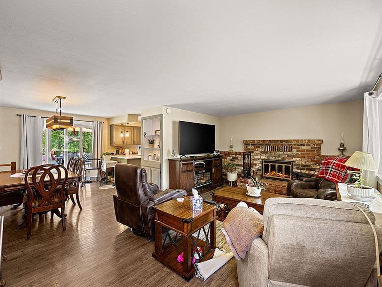 247 Rosewood Dr photo 4