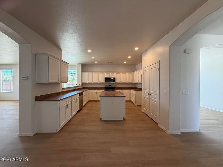 18405 N STONEGATE Road photo 2