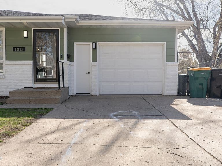 1813 Marian Dr photo 3