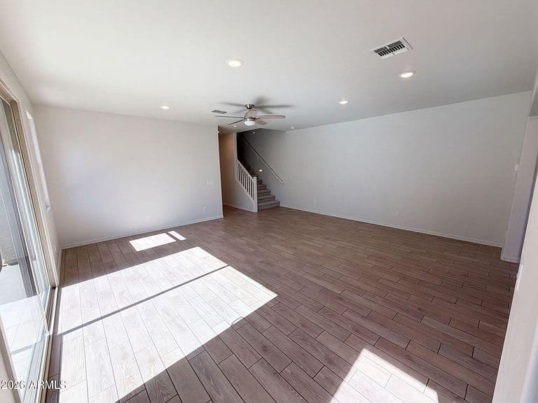15237 W SHERMAN Street photo 3