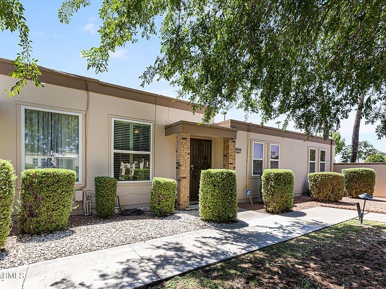 10016 W Hawthorn Drive photo 1