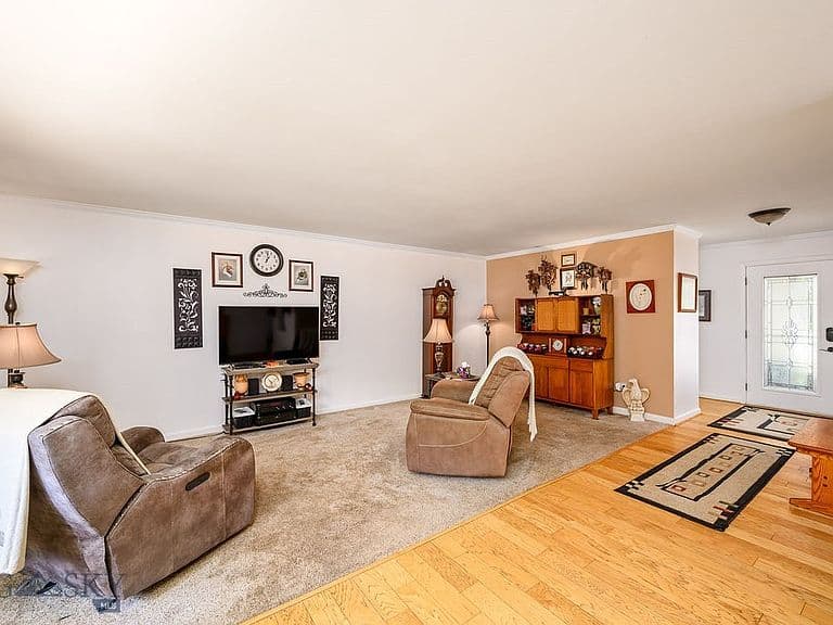 1903 Forest Park Dr photo 2