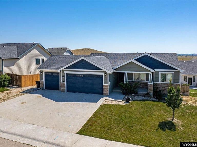 1101 River Heights Dr photo 2