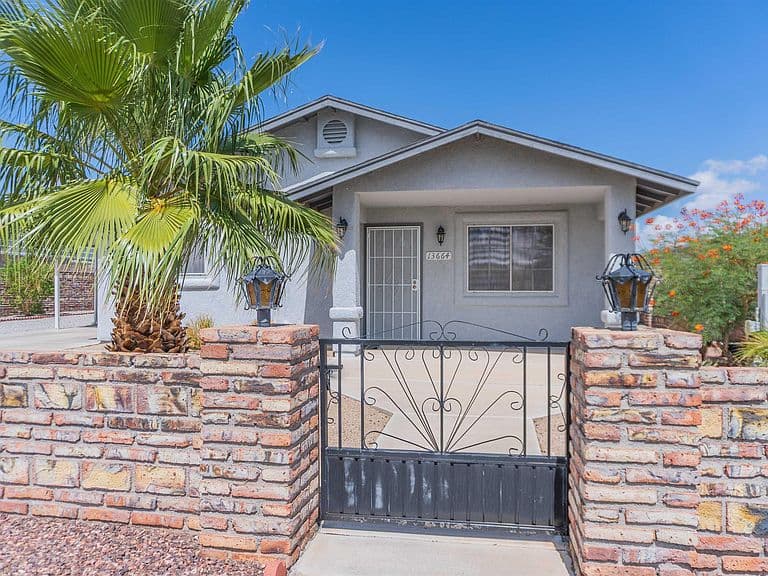 13664 E 52nd Dr photo 1
