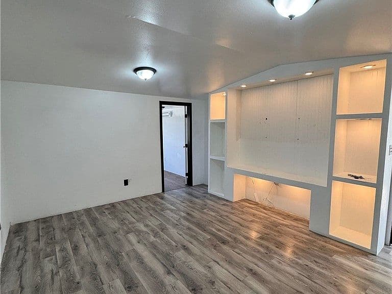 7548 Grand Ave photo 3