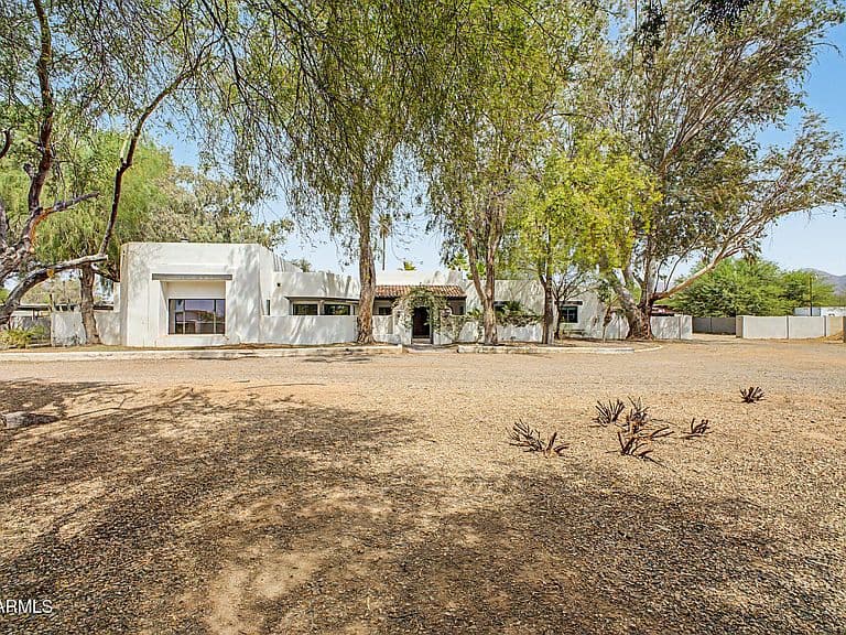 9420 E CACTUS Road photo 4