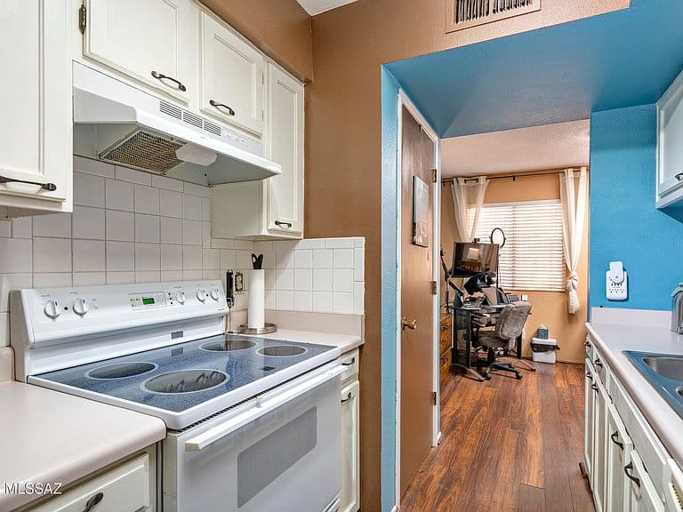 6718 E Calle La Paz Unit C photo 3