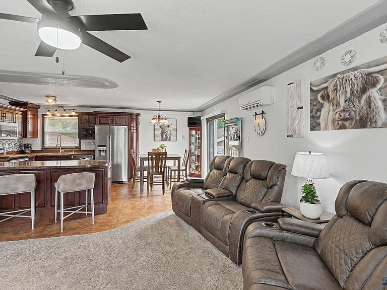 4736 Howie Dr photo 5