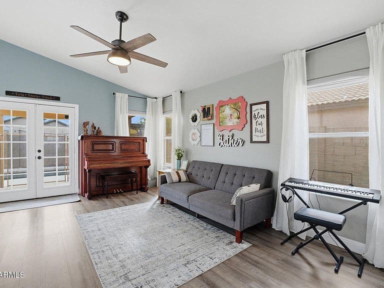 3031 W Melinda Ln photo 3