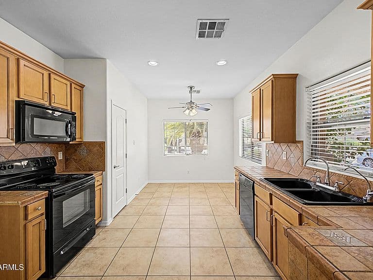 100 W DANA Drive W photo 4