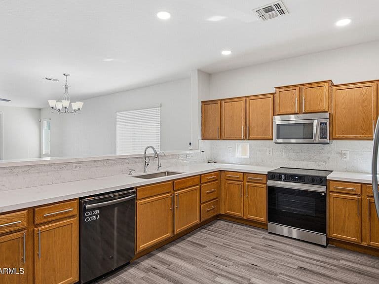 23614 W CHICKASAW Street photo 2