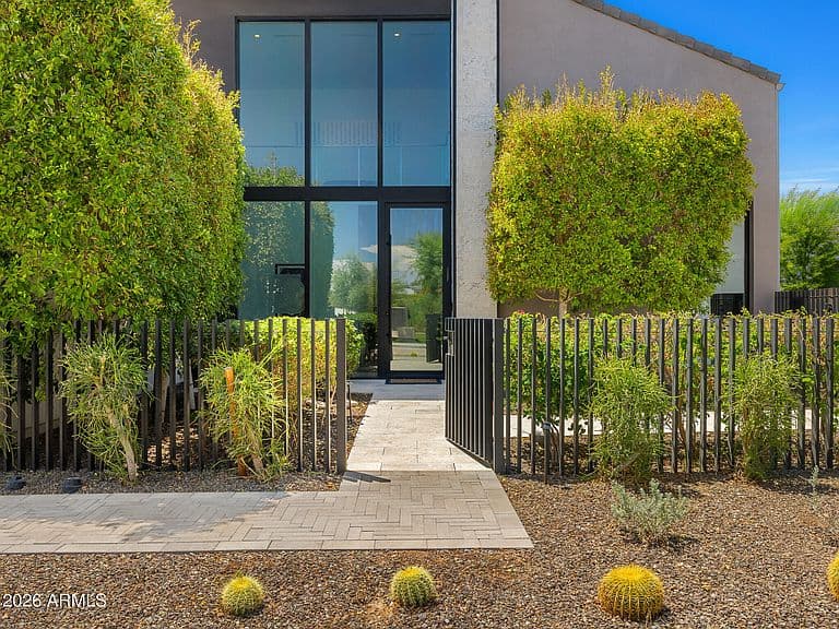 6917 E CACTUS WREN Road photo 3