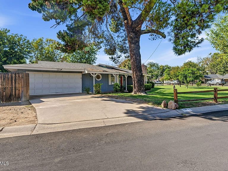 1201 W RANCHO Drive photo 3