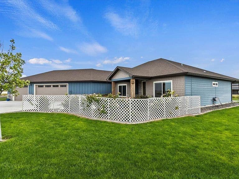 377 Skyline Dr photo 4