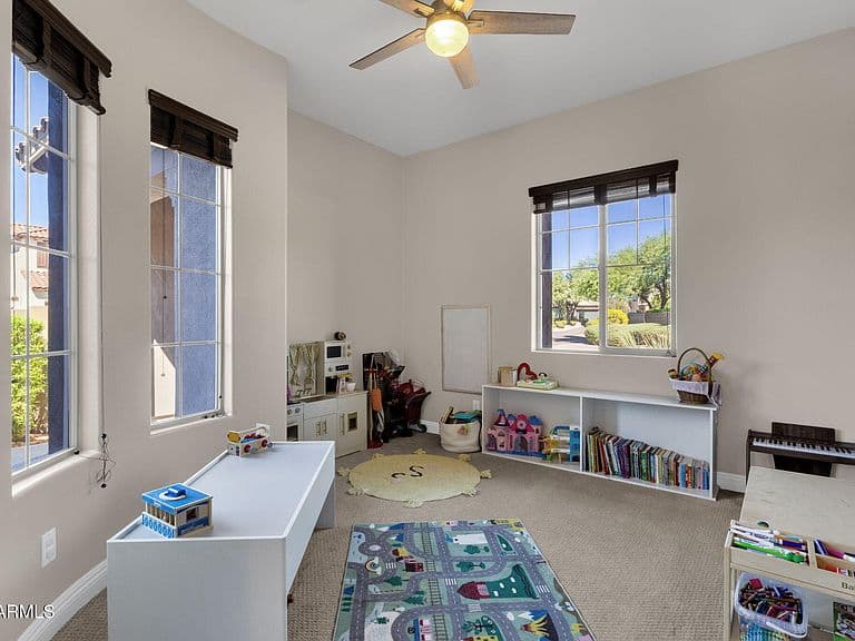 3807 E QUAIL Avenue photo 4