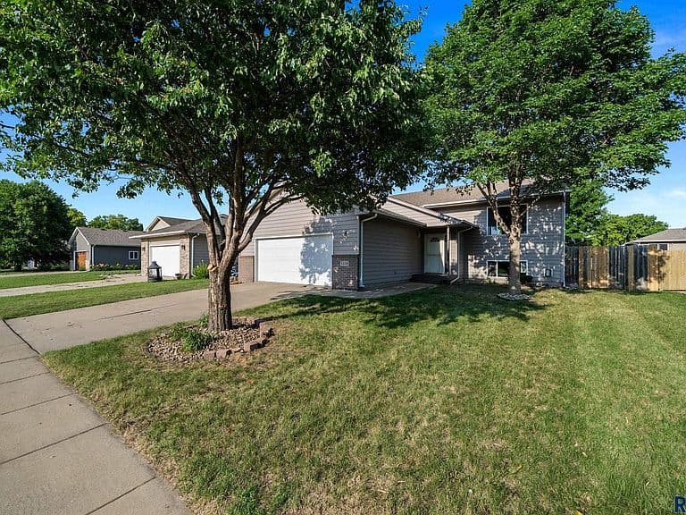 5116 S Sarmar Ave photo 2
