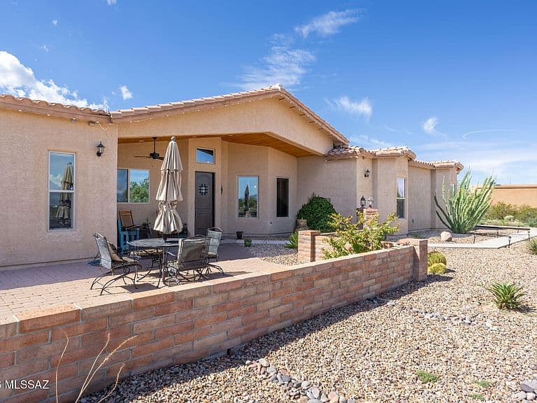2540 E Lomas Dr photo 2