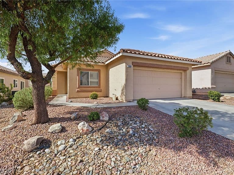 7909 Pinnochio Ave photo 2