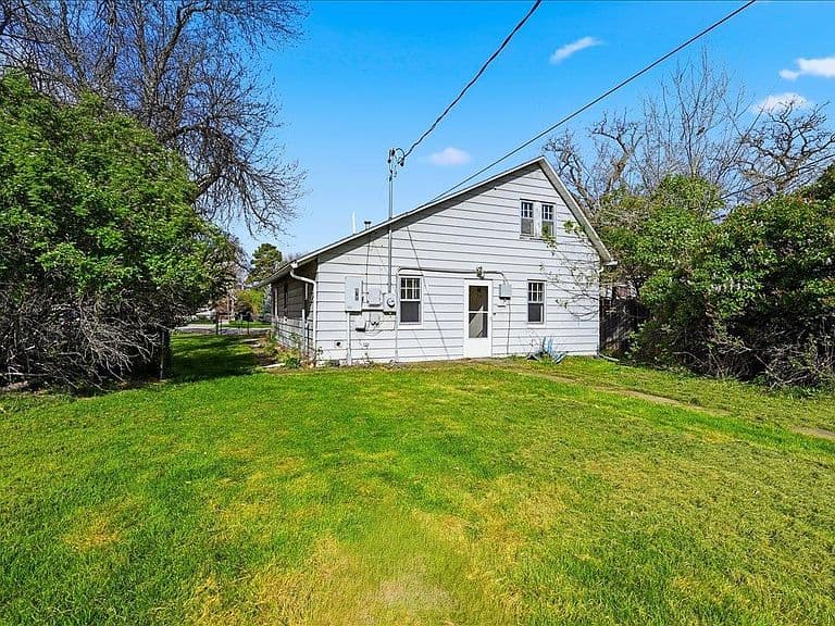 1120 N Canyon St photo 3
