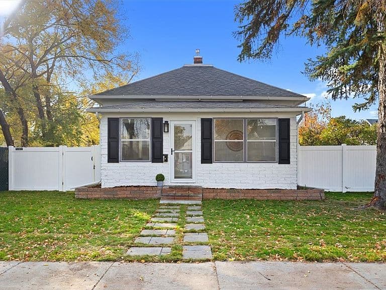 108 Custer Ave photo 1